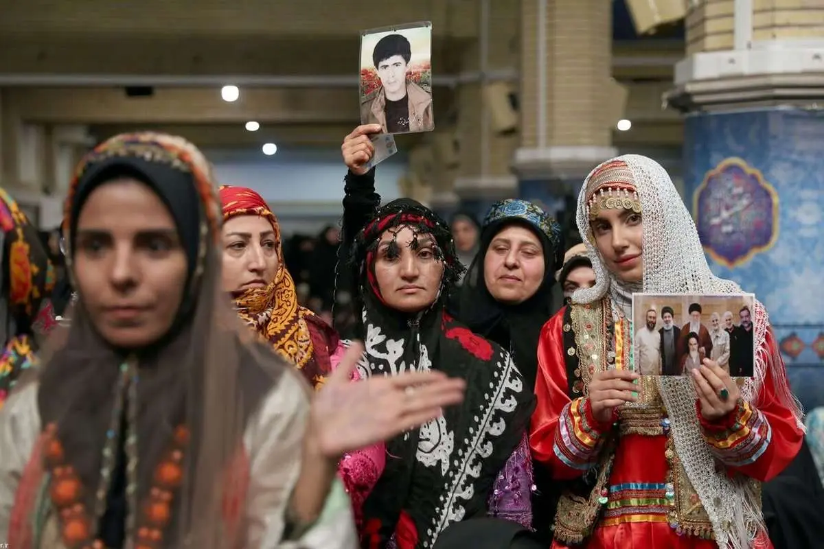(تصاویر) دیدار هزاران نفر از زنان و دختران با رهبر انقلاب