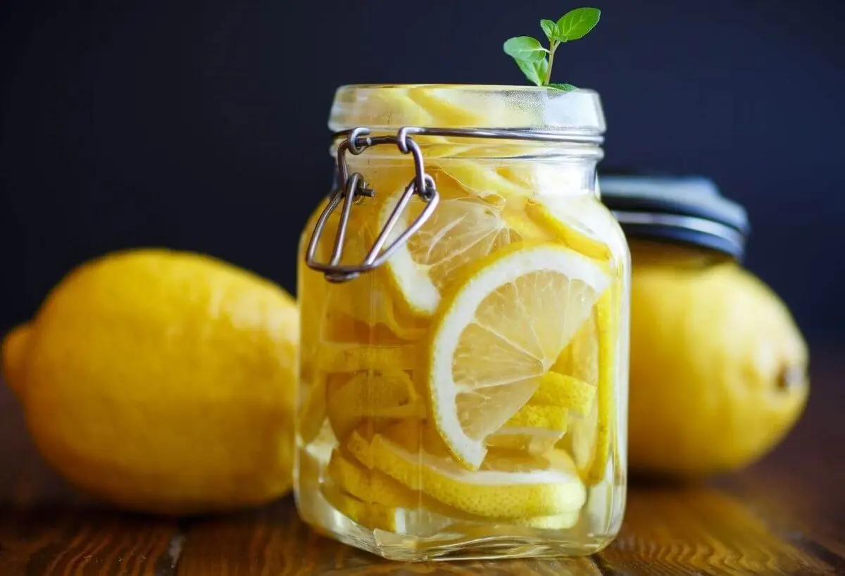 طرز تهیه ترشی لیمو ترش بندری خانگی به ساده‌ترین روش