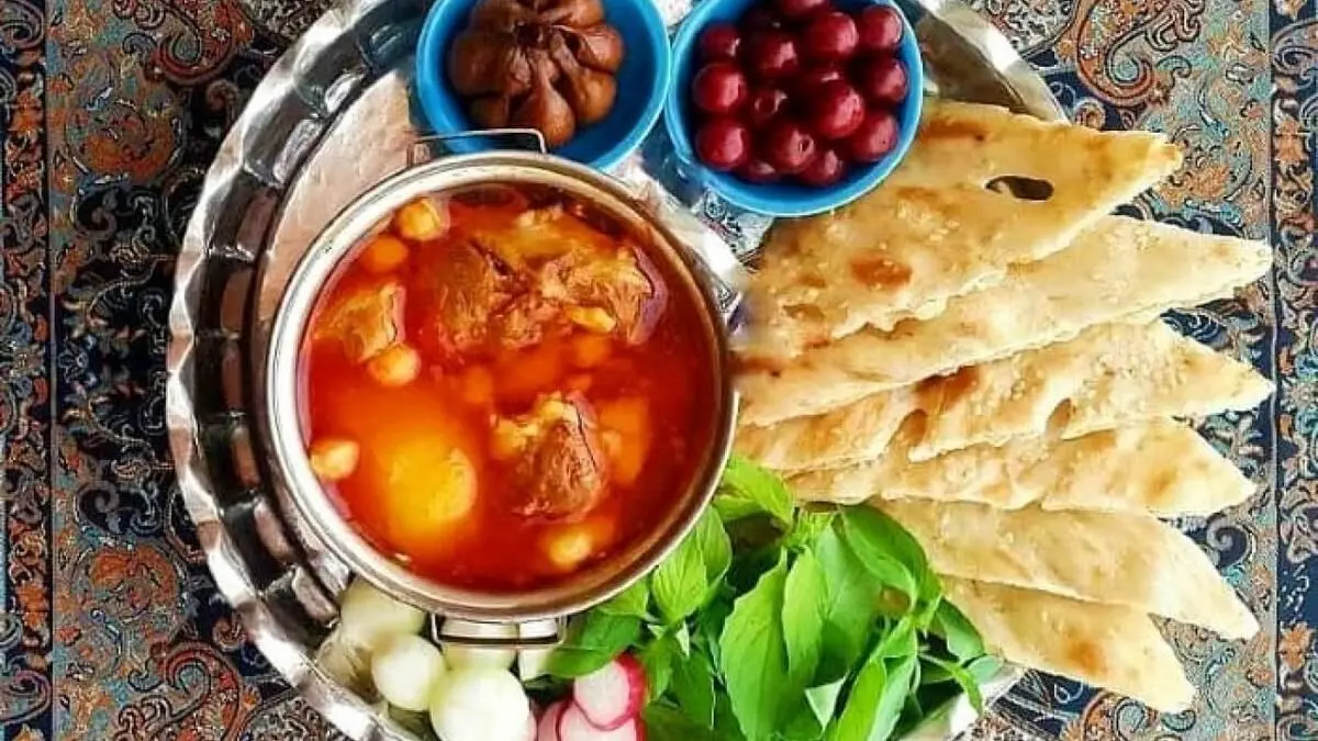 طرز تهیه آبگوشت هویج خوشمزه؛ غذای محلی استان قم