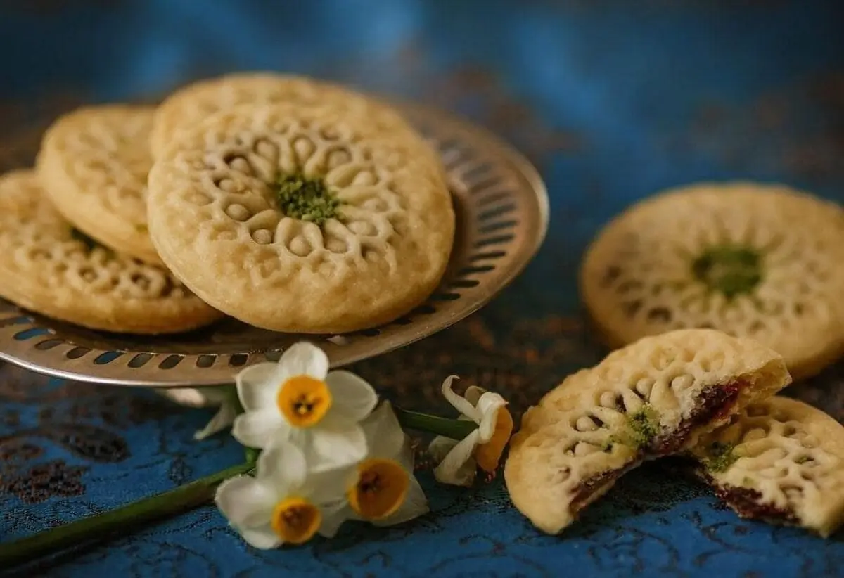 طرز تهیه کلوچه خرمایی ساده و رنگی؛ به روش خانگی