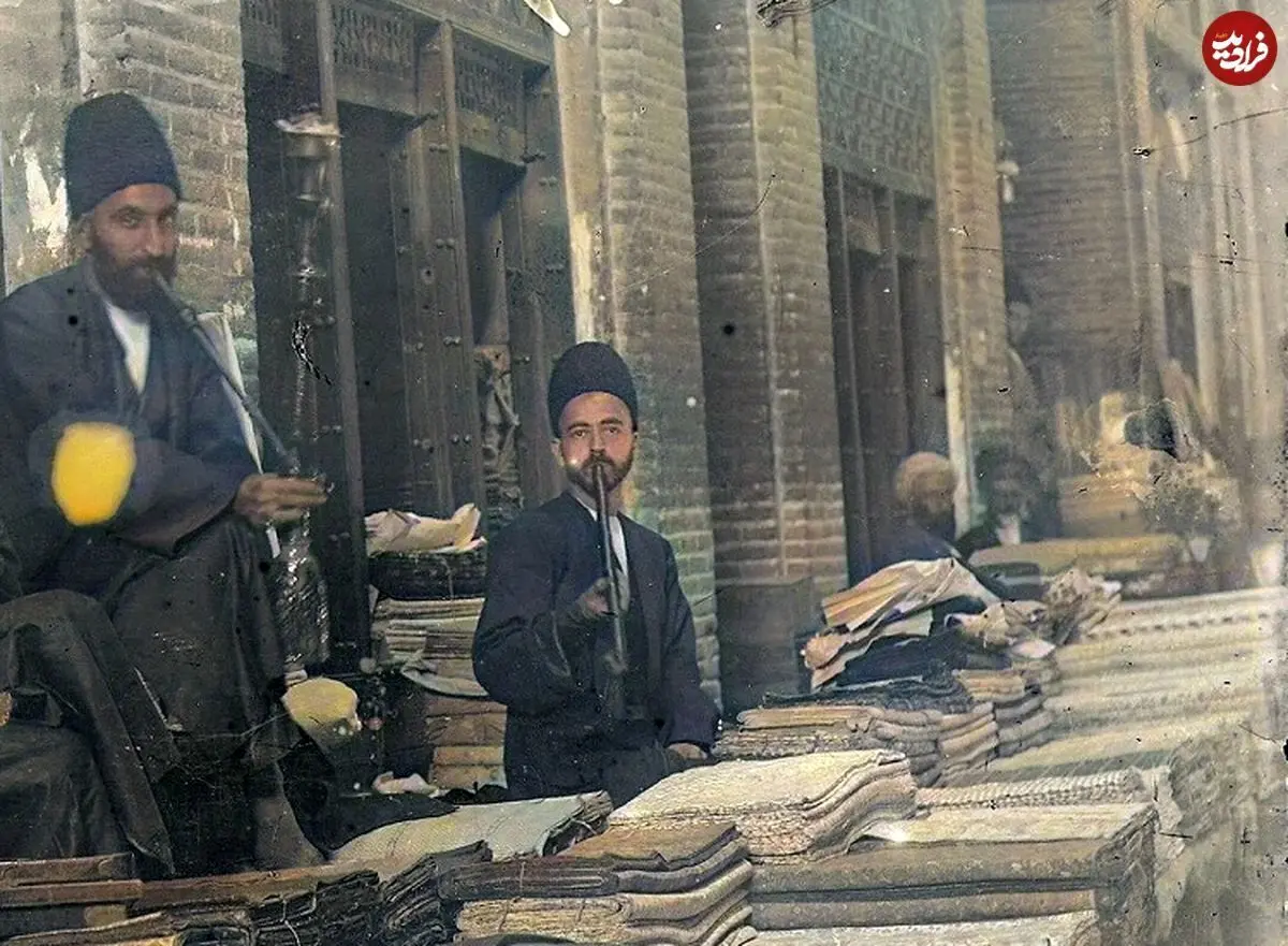 (تصاویر) سفر به عصر قاجار؛ گدای گاوسوار، حجره‌داران بازار و کارمندان قدیمی‌ترین بانک ایران
