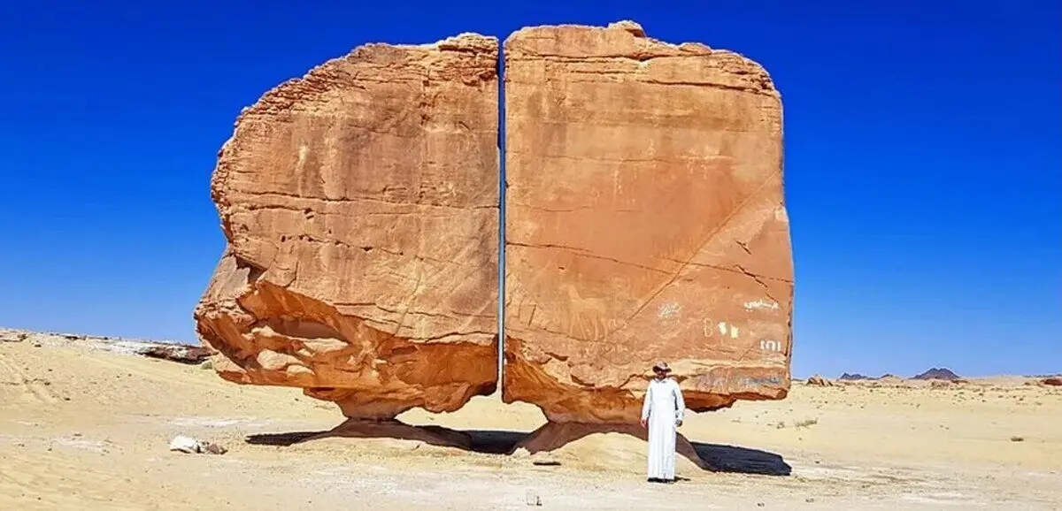 تخته‌سنگی رازآلود در عربستان/ یک پدیده نادر و خارق‌العاده