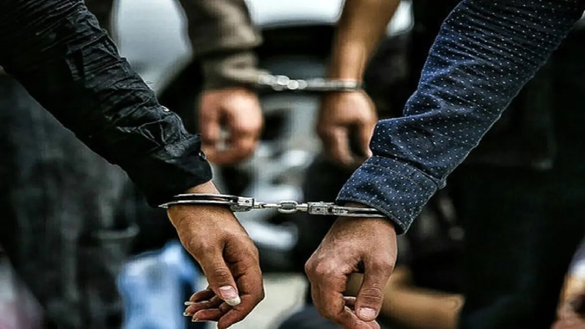 (ویدئو) لحظه زورگیری و سرقت موبایل با اسلحه در تهران