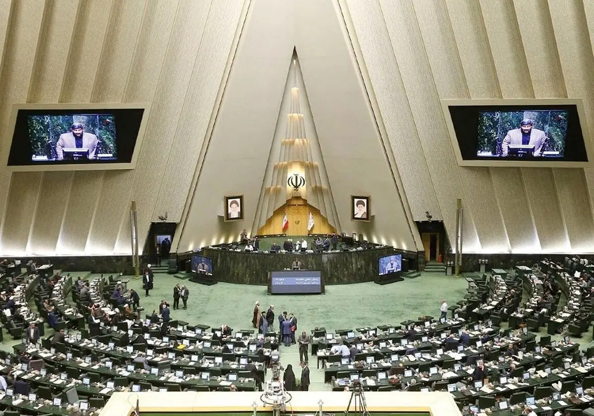 یک چهارم نمایندگان در رای‌گیری‌های مهم حضور ندارند!