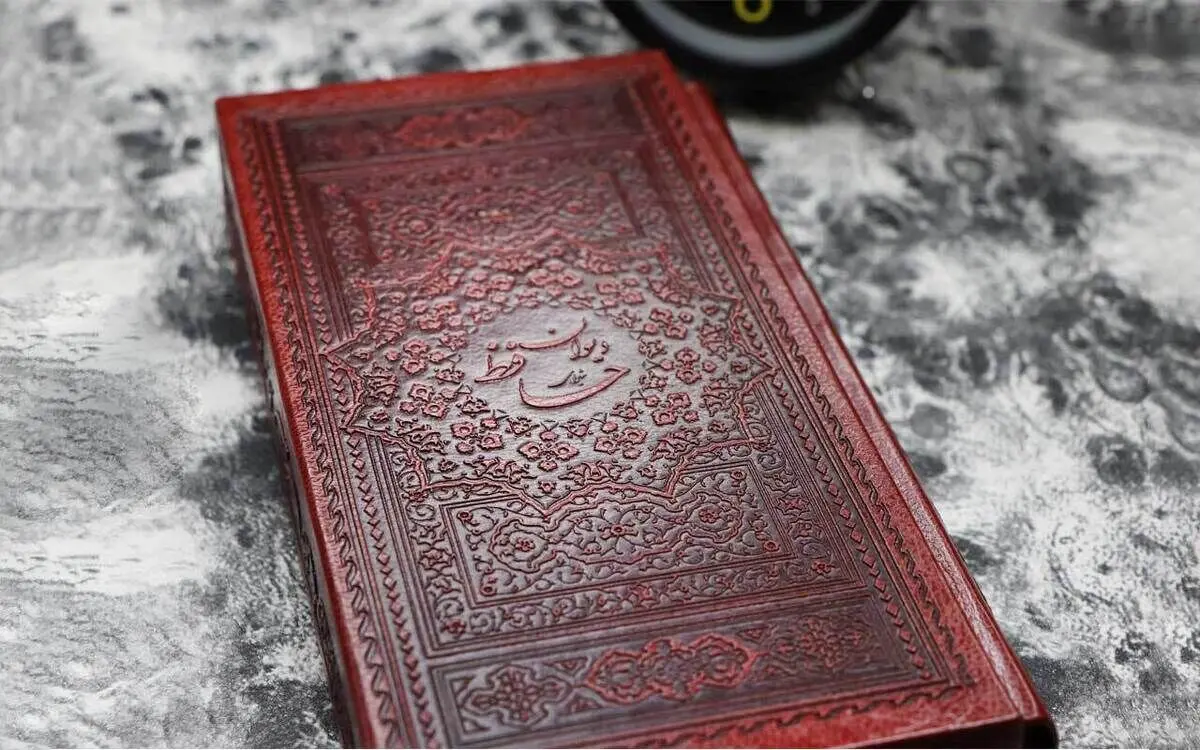 تفال به حافظ امروز شنبه ۲ دی ماه ۱۴۰۲؛ بیا که با سر زلفت قرار خواهم کرد