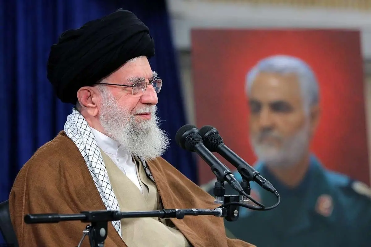 رهبر انقلاب: انتخابات جلوی دیکتاتوری و هرج و مرج را میگیرد