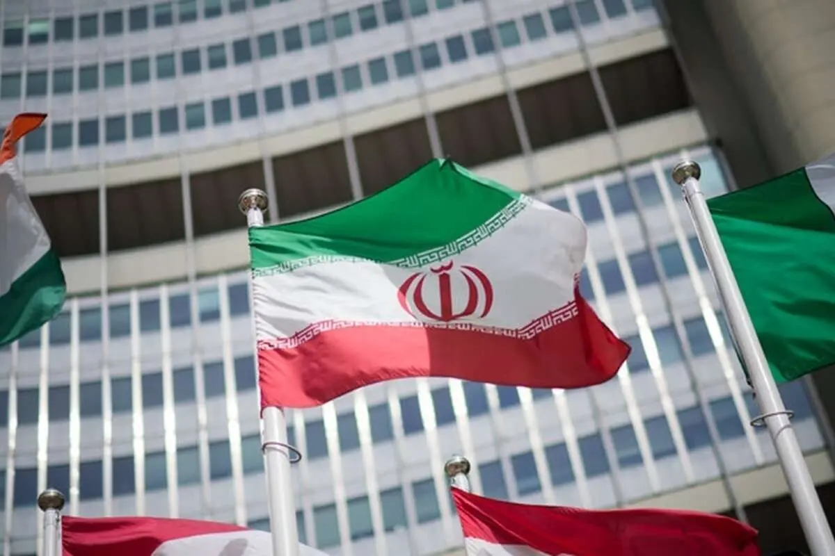 (تصاویر) تغییرات پرچم ایران در طول تاریخ؛ از ۲۵۰۰ سال قبل از میلاد تا به امروز