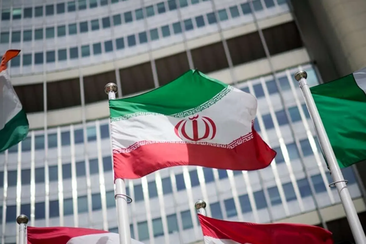 (تصاویر) تغییرات پرچم ایران در طول تاریخ؛ از ۲۵۰۰ سال قبل از میلاد تا به امروز