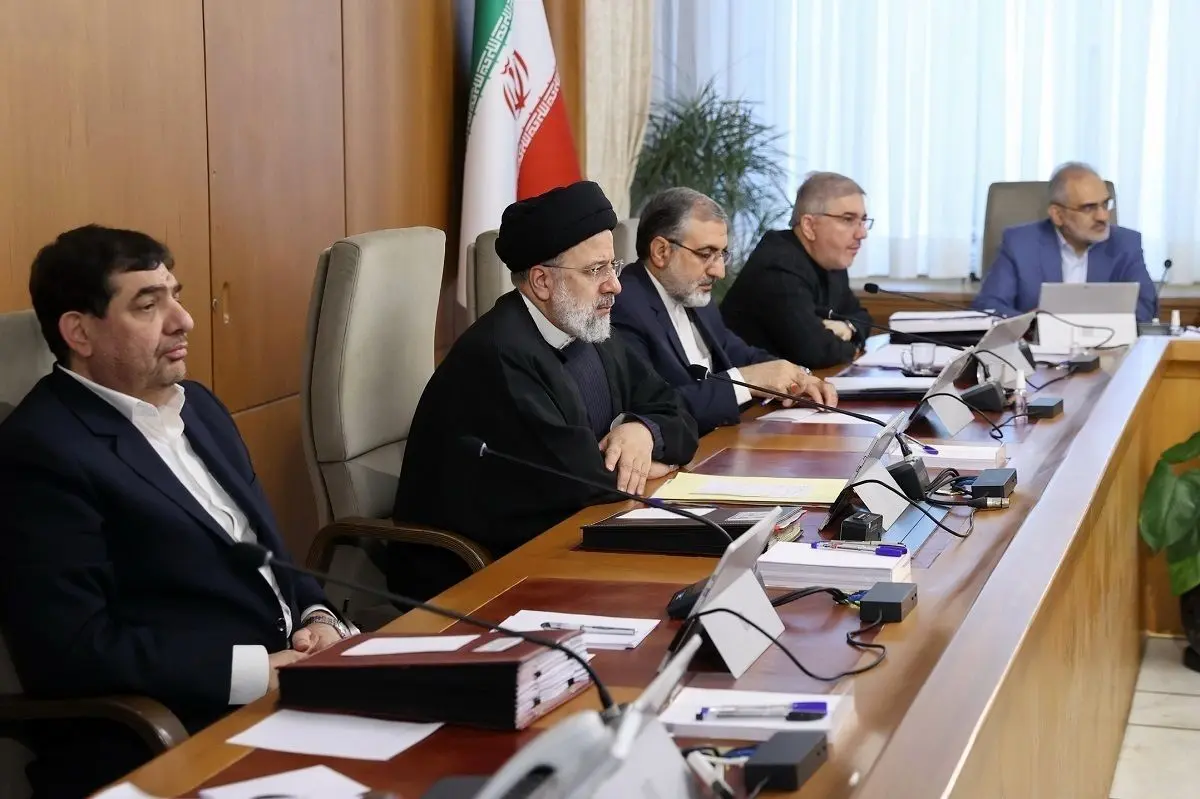 هشدار روزنامه جمهوری اسلامی به حکمرانان کشور: اطرافیان ناباب را طرد کنید