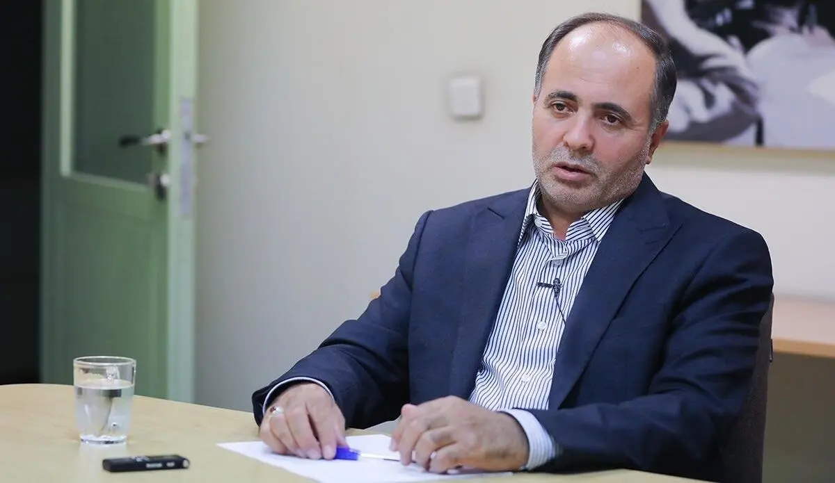 نوری قزلجه: دولت باید فیلترینگ را حذف کند