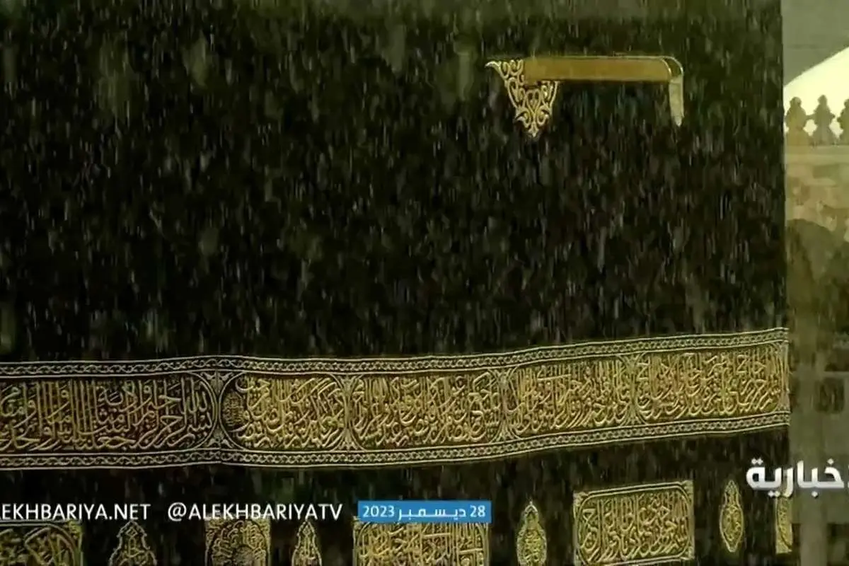 (ویدئو) صحنه‌هایی از بارش شدید باران در خانه خدا