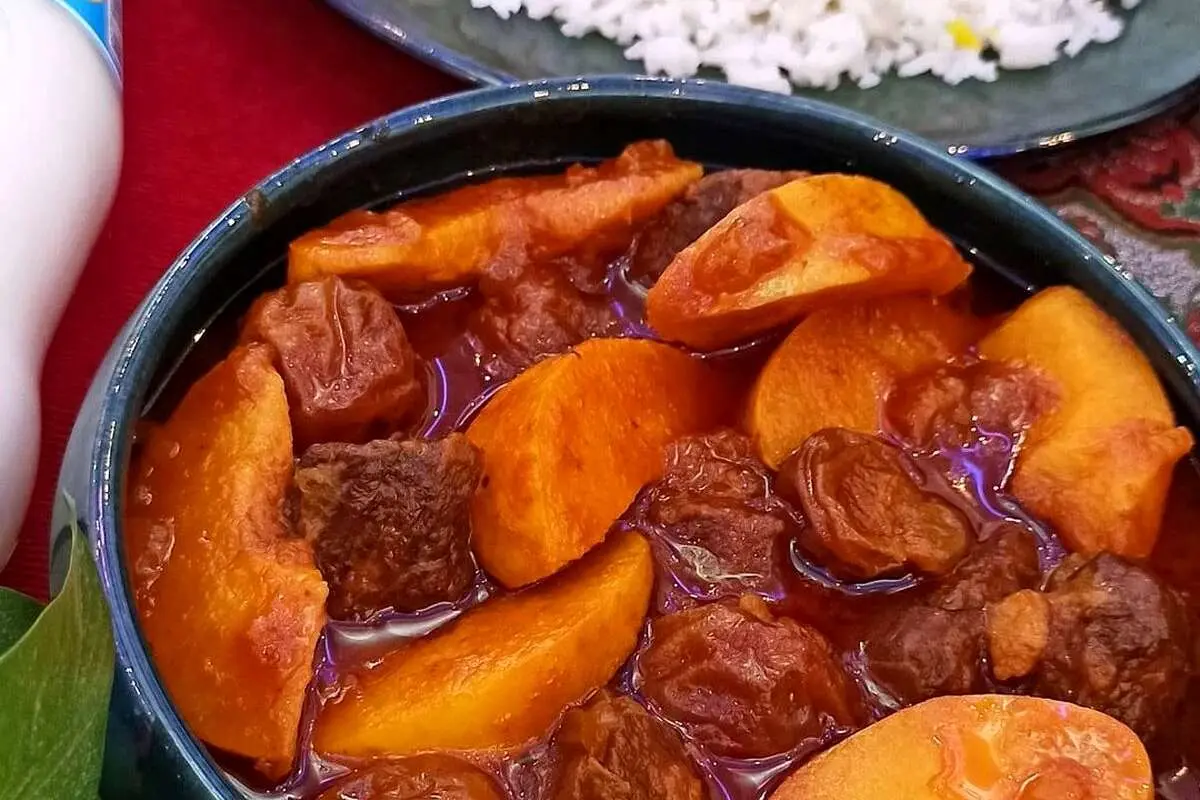 خورش به آلوی اصفهانی را با این روش ویژه بپزید