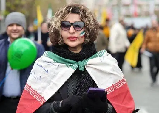 زنان حاضر در راهپیمایی ۲۲ بهمن در قاب تصویر صداوسیما