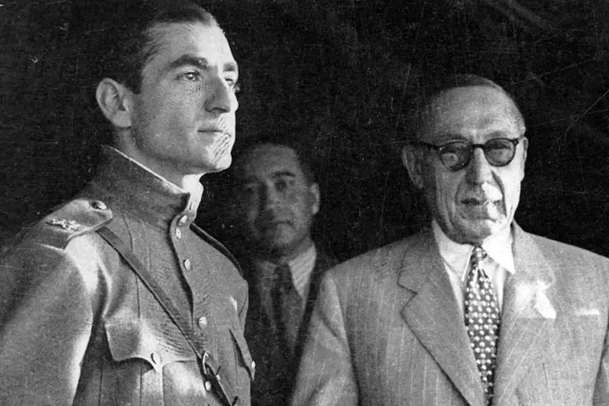 روزی که قوام السلطنه به محمدرضا پهلوی نشان داد کت تن کیست؟