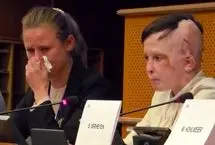 جاری شدن اشک مترجم هنگام ترجمه سخنان کودک اوکراینی 