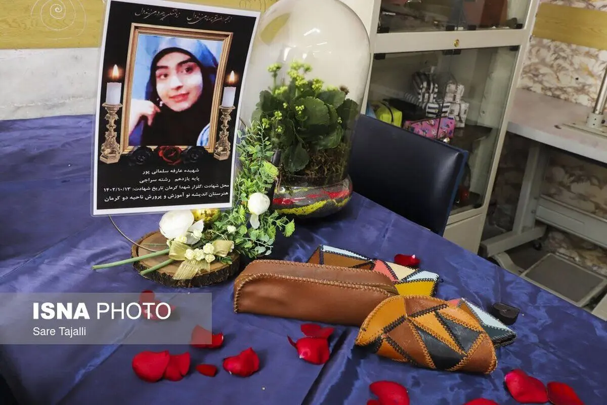 (تصاویر) مراسم یادبود شهدای دانش آموز حادثه تروریستی کرمان