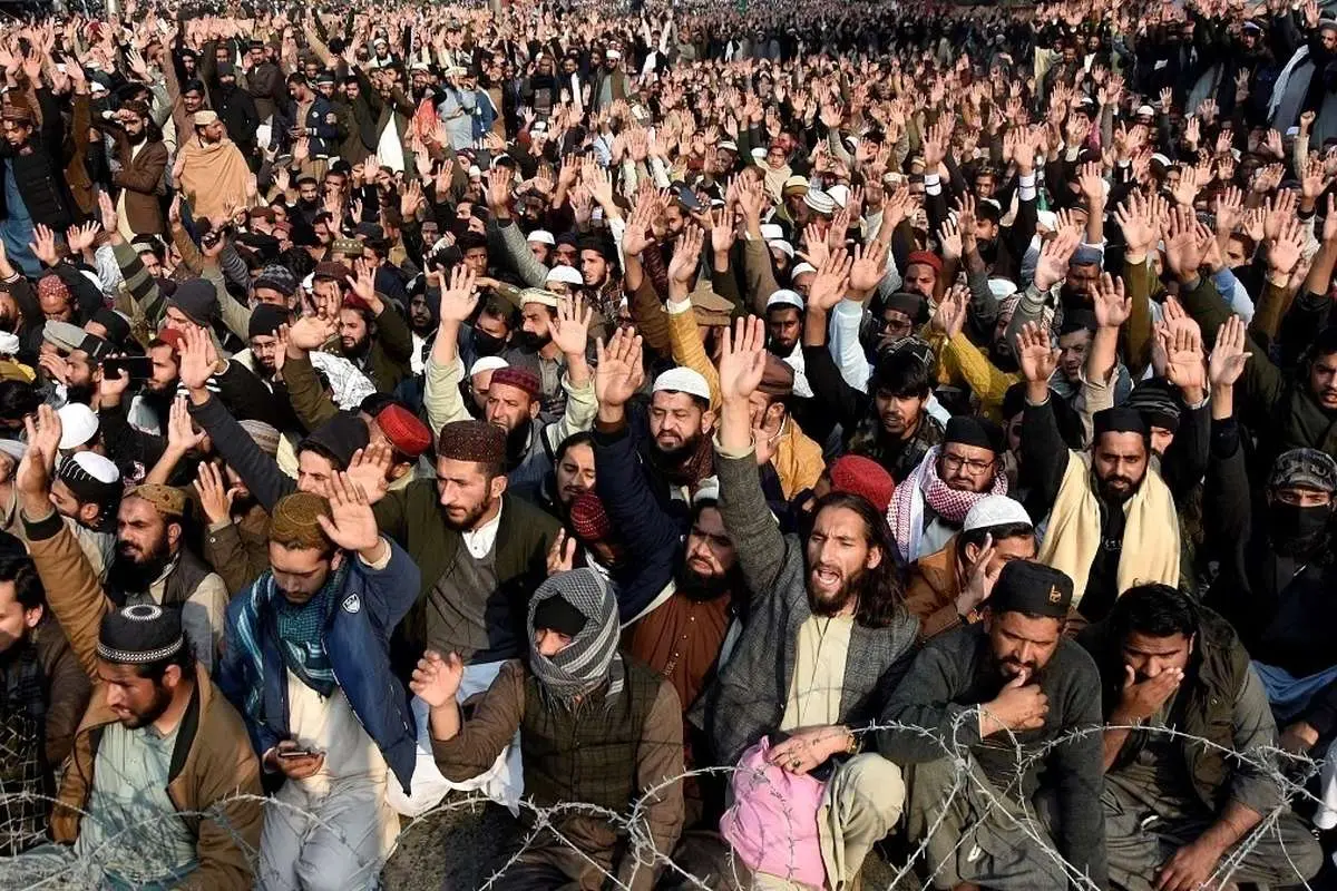 (ویدئو) تشییع جنازه یکی از سران سپاه صحابه یک روز پس از ترور