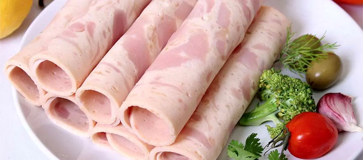 خوشمزه‌ترین کالباس خانگی را به این روش درست کنید