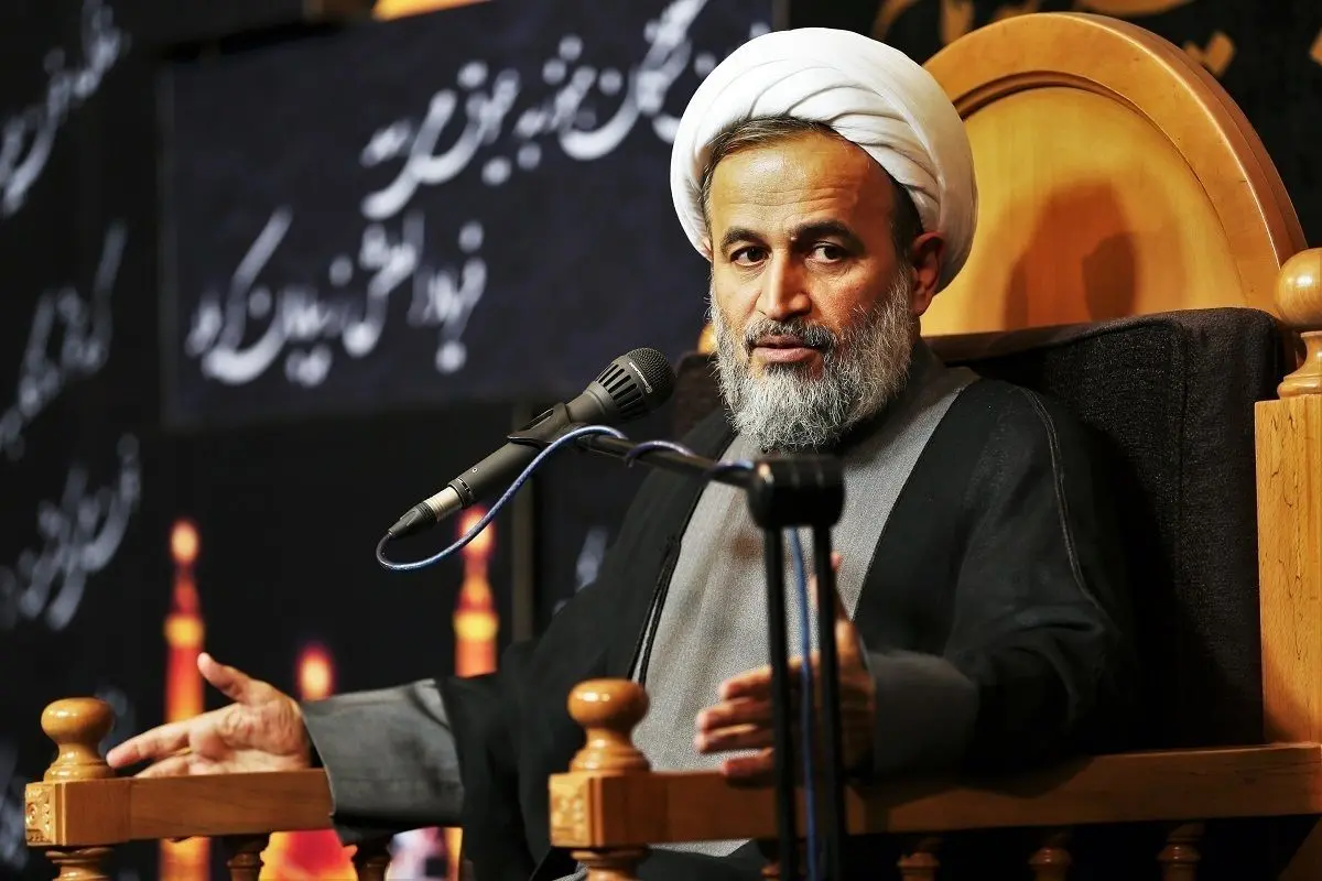 پناهیان: برای کسانی که بی بند و بار هستند، متأسفم