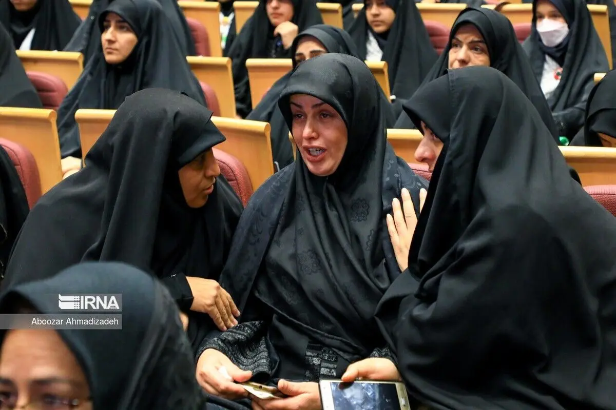 (تصاویر) گرامیداشت شهدای دانش آموز حادثه تروریستی کرمان