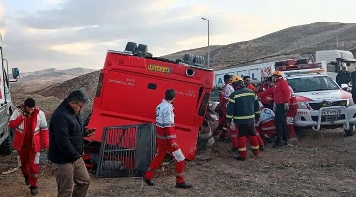 واژگونی اتوبوس در محور تهران- خرمآباد؛ ۷ نفر جان باختند