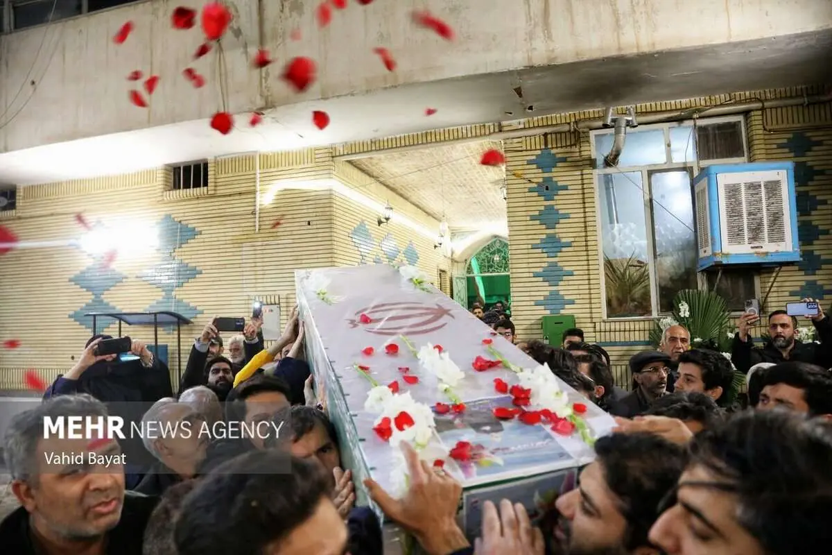 (تصاویر) وداع با پیکر «فاطمه دهقان» شهیده حادثه تروریستی کرمان در مشهد