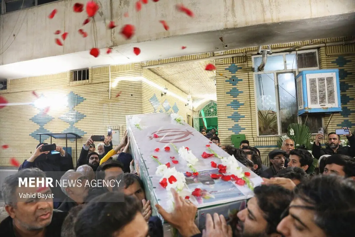 (تصاویر) وداع با پیکر «فاطمه دهقان» شهیده حادثه تروریستی کرمان در مشهد