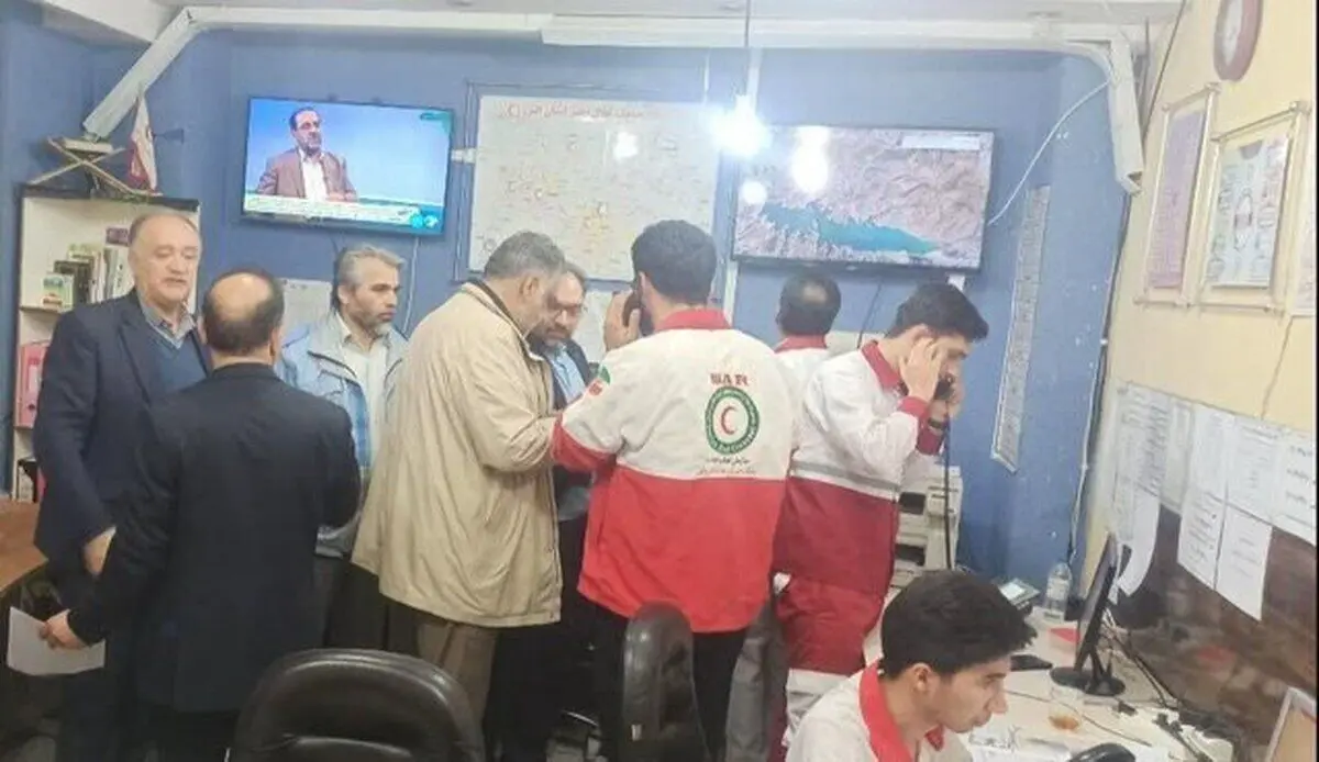 خلبان هواپیمای آموزشی سقوط کرده دیده شد