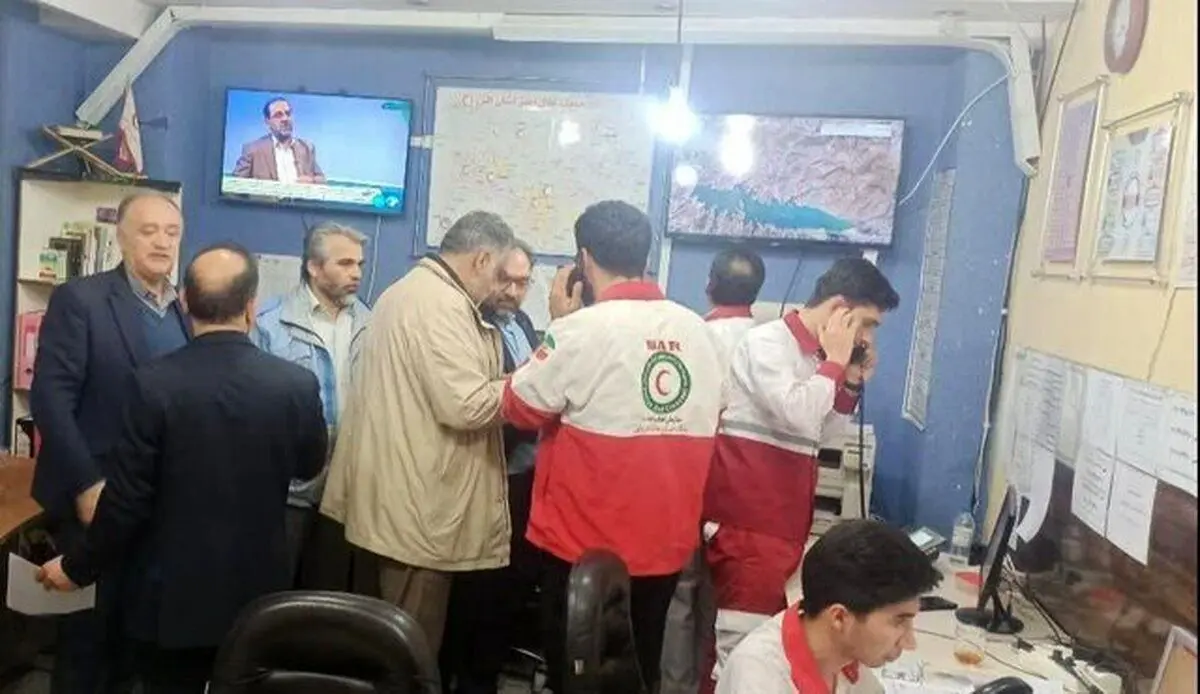 خلبان هواپیمای آموزشی سقوط کرده دیده شد