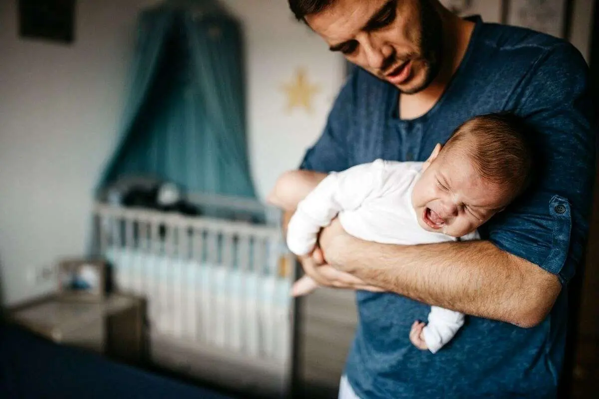 چرا بیخوابی نوزادان در شب نشانه خوبی است؟