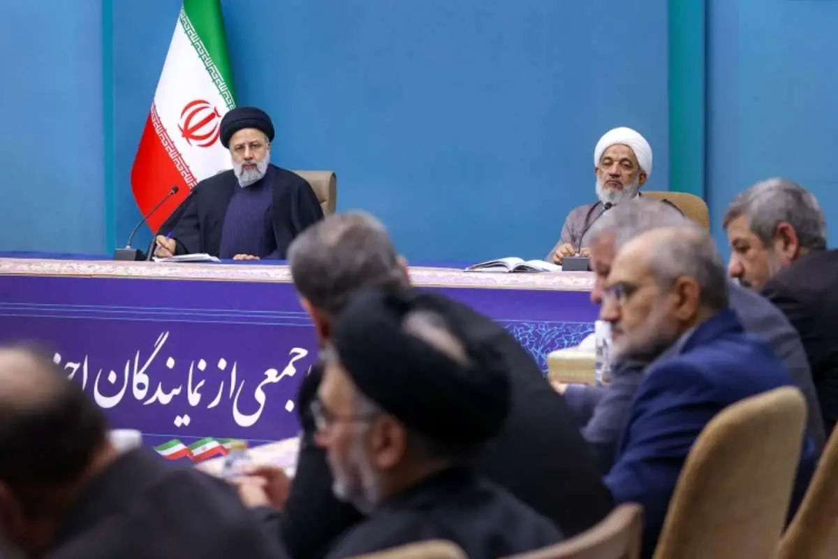 ربیعی خطاب به رئیسی: مدام اساتید دانشگاه‌ها را اخراج می‌کنید، اما وزیر علوم شما تکذیب می‌کند