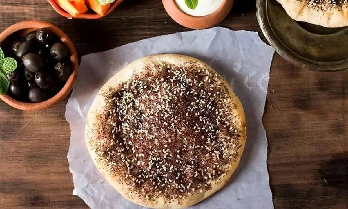 طرز تهیه نان زعتر بدون ورز دادن؛ خوشمزه و خوش‌عطر