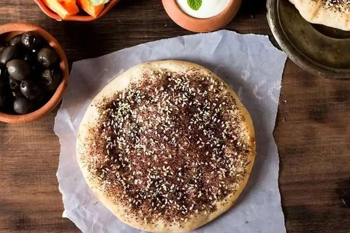 طرز تهیه نان زعتر بدون ورز دادن؛ خوشمزه و خوشعطر