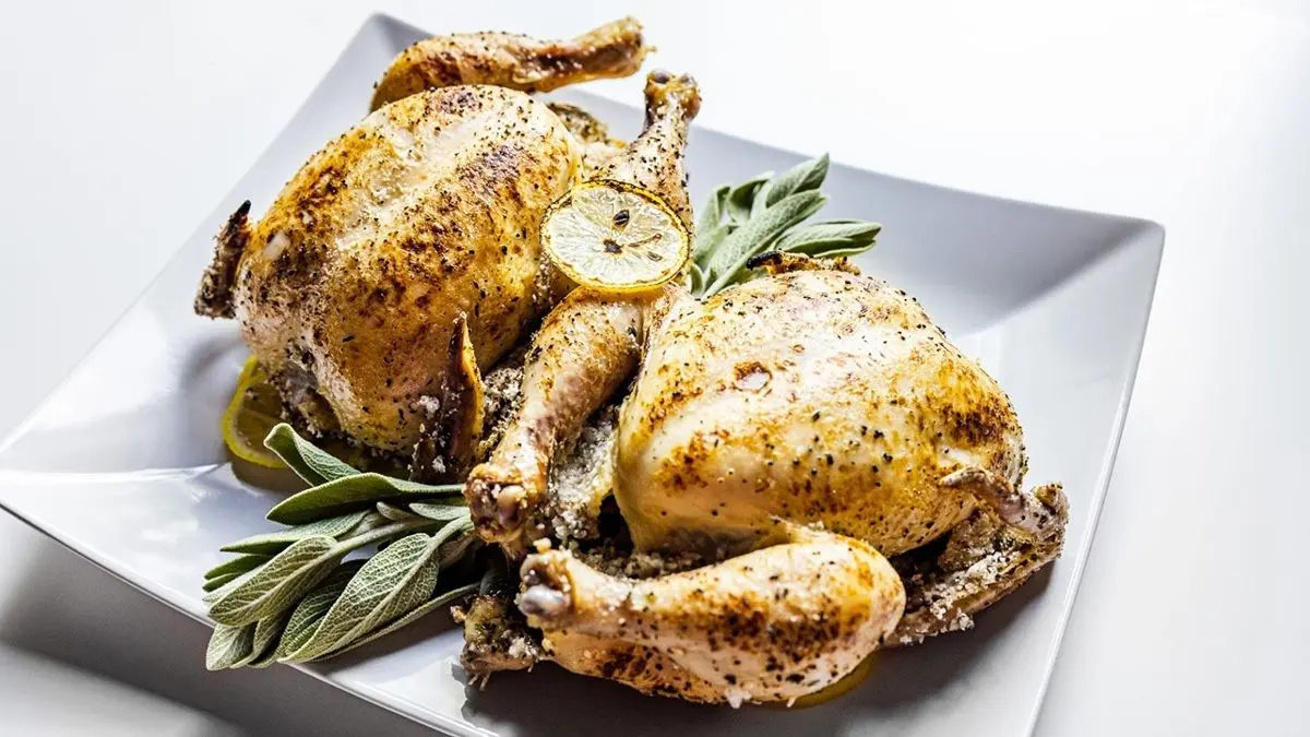 طرز تهیه مرغ شکم پر در قابلمه نمک با طعم متفاوت و کم نظیر