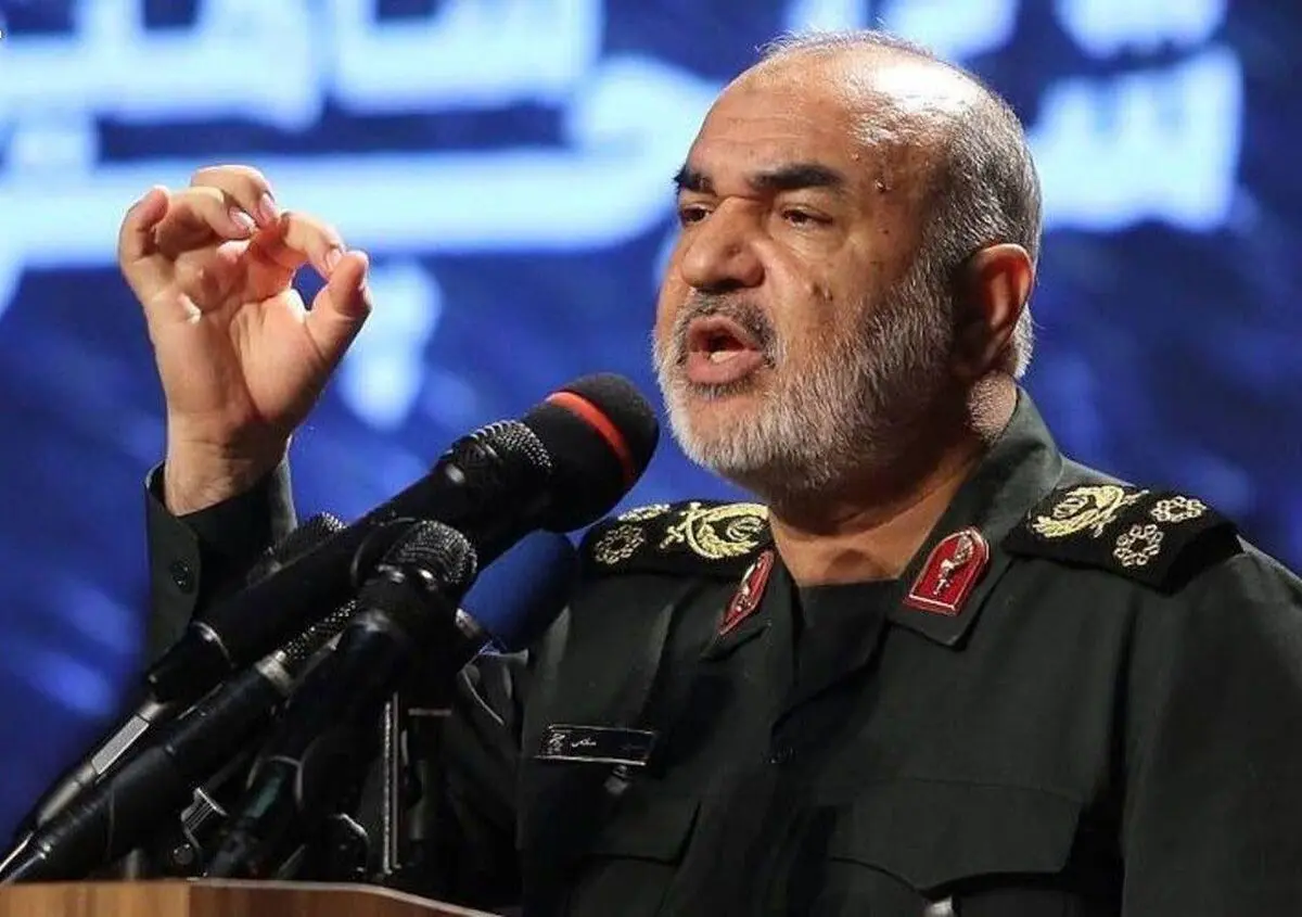 عیادت فرمانده کل سپاه و زینب سلیمانی از مجروحان حادثه تروریستی