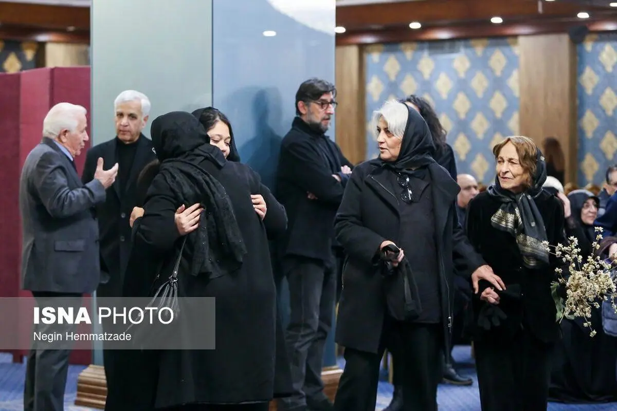 (تصاویر) مراسم یادبود امیربانو کریمی