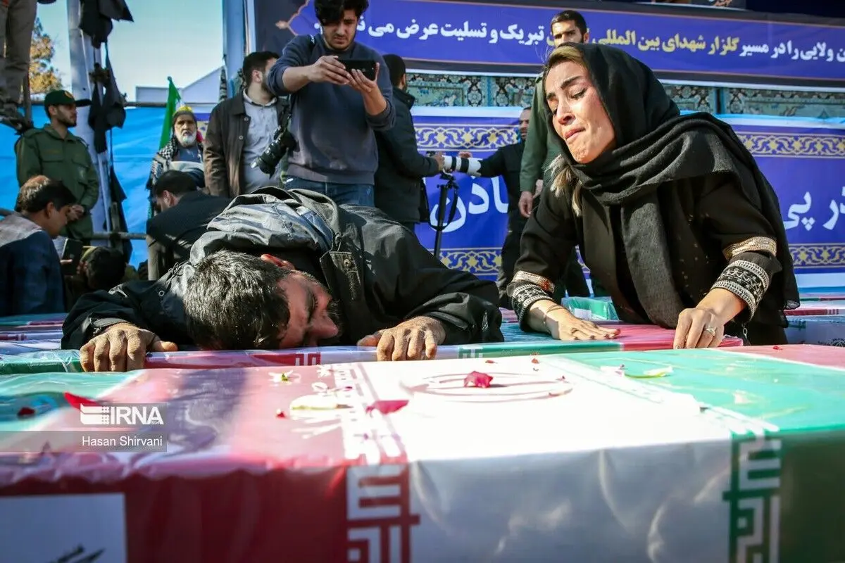 (تصاویر) تشییع پیکر شهدای انفجار تروریستی کرمان