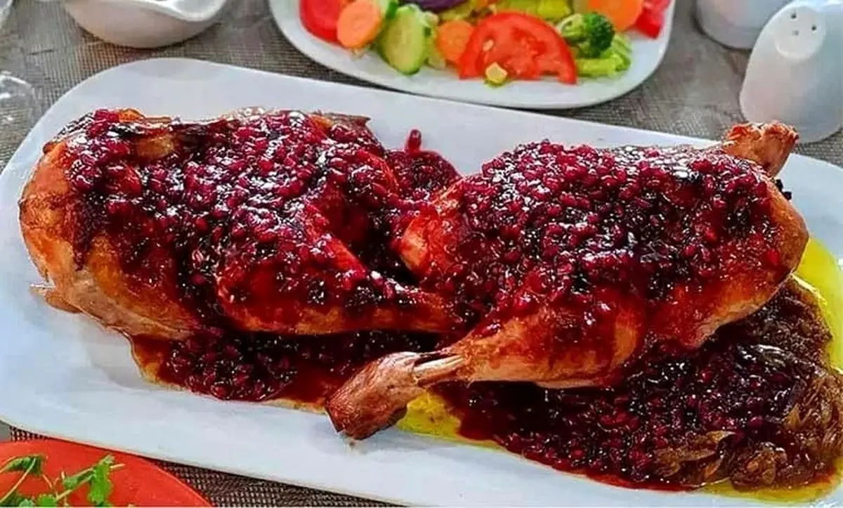 طرز تهیه مرغ مجلسی با سس انار