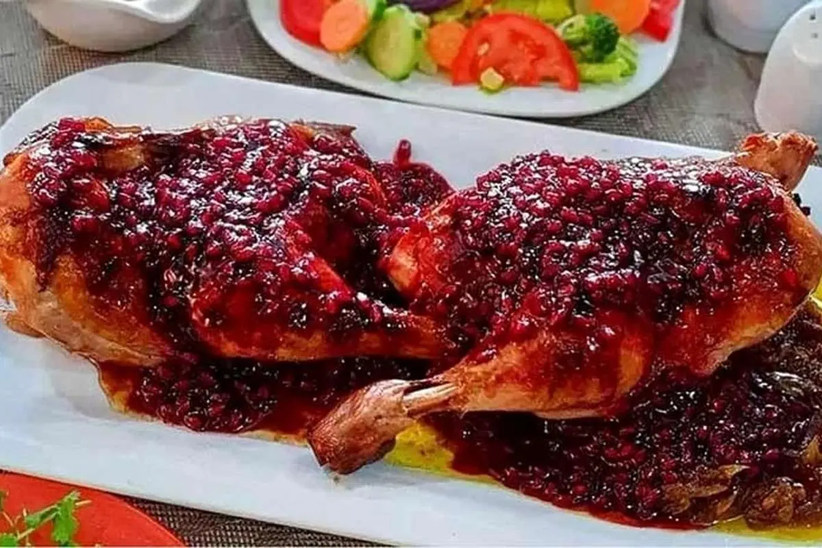 طرز تهیه مرغ مجلسی با سس انار