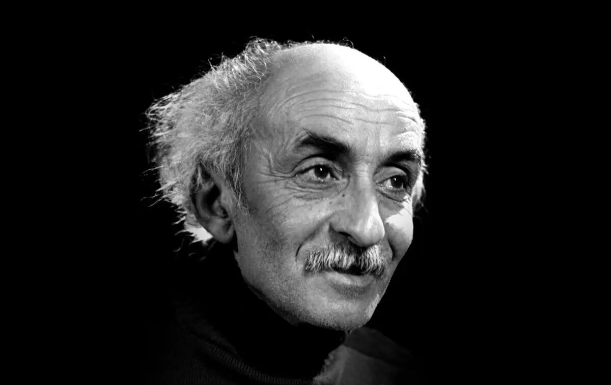 "نیما یوشیج گله می‌کرد که می‌خواهند او را معتاد کنند"