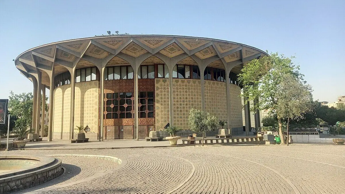 تئاتر‌ها یکشنبه تعطیل هستند