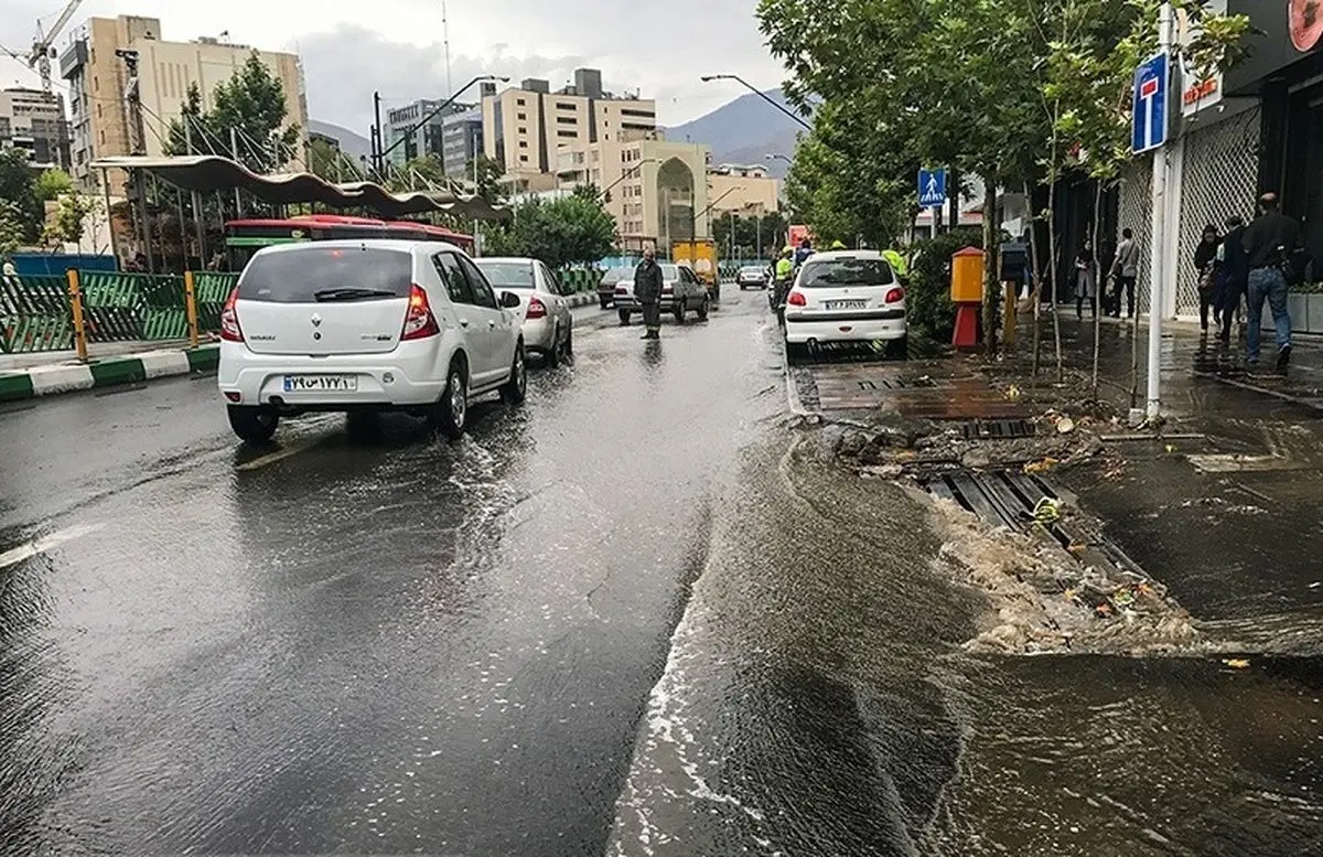 تندباد با بیش از ۷۰ کیلومتر بر ساعت همدان را درنوردید
