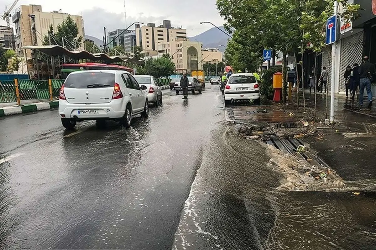 تندباد با بیش از ۷۰ کیلومتر بر ساعت همدان را درنوردید