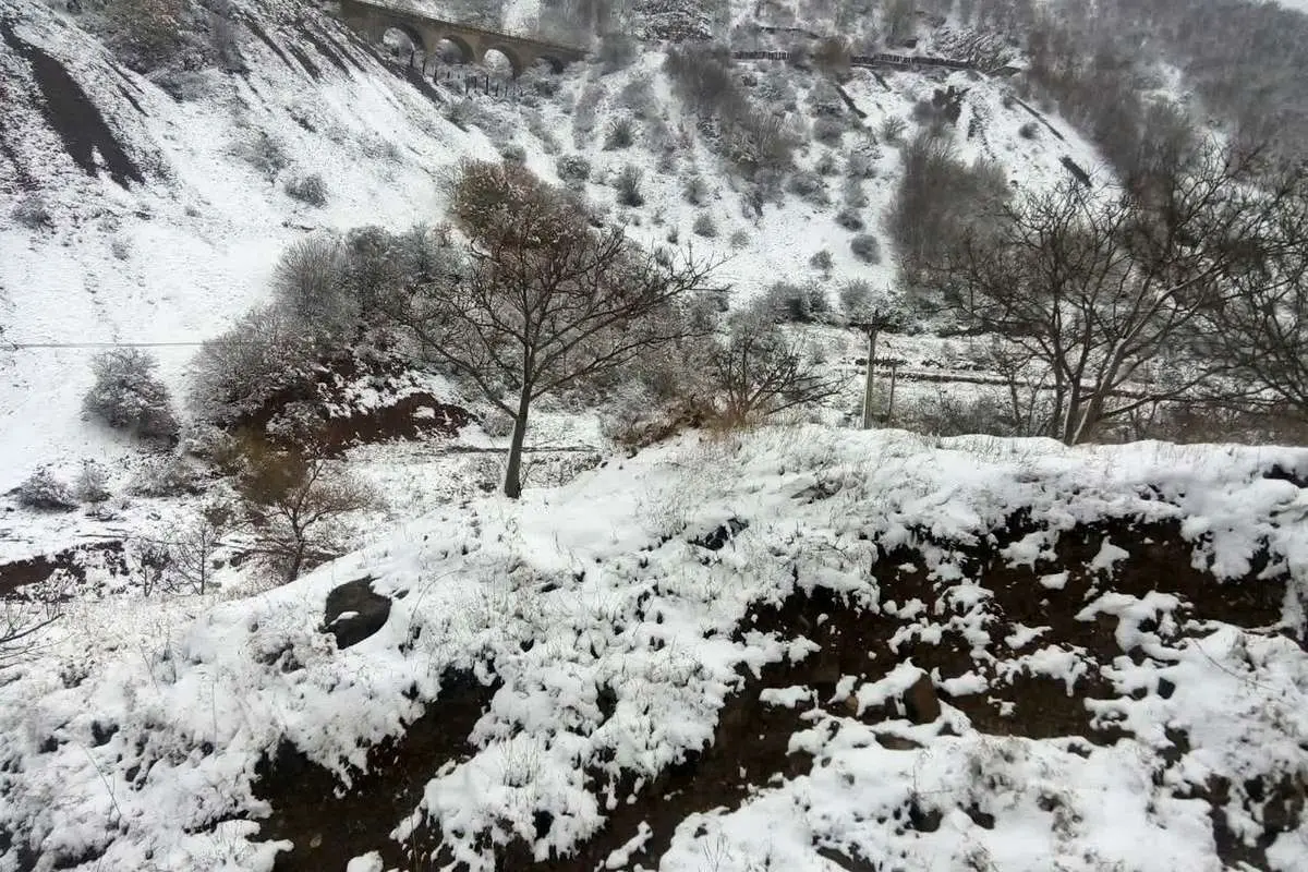 تصاویری دیدنی از روستاهای برفی اطراف شهرستان فیروزکوه