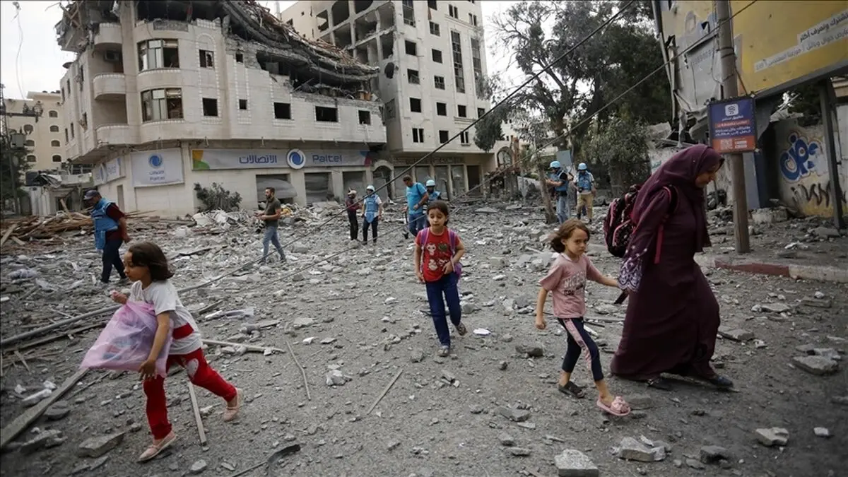 (ویدئو) کودک فلسطینی: دوست دارم جنگ زودتر تمام شود تا مادرم را که مسافر است دوباره ببینم!