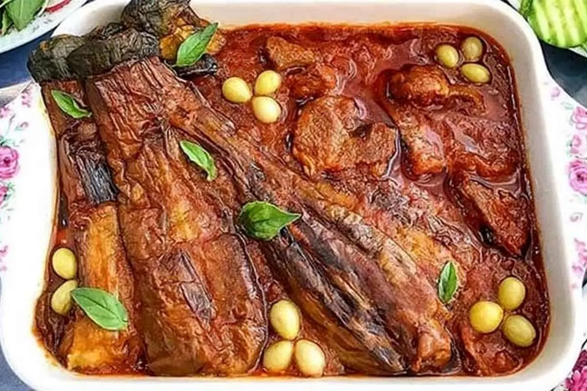 طرز خورشت غوره بادمجان خوشمزه؛ با گوشت خورشتی