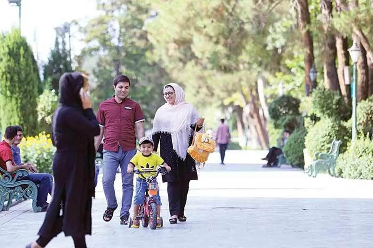 پنج بلیت استخر؛ هدیه عجیب شهرداری مشهد به مادران دارای ۳ فرزند