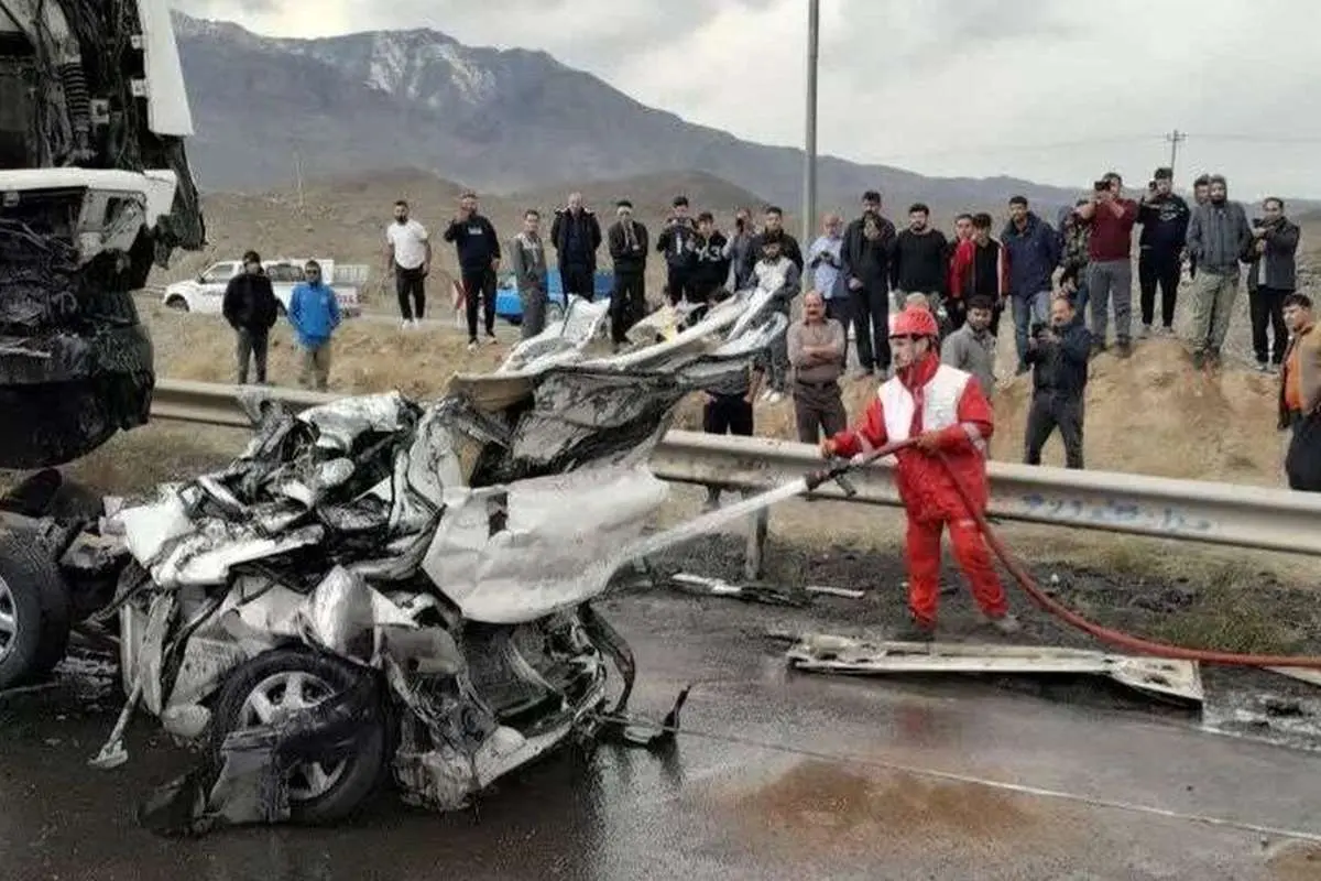 تصاویر وحشتناک از خودروی داخلی در تصادف زنجیره‌ای