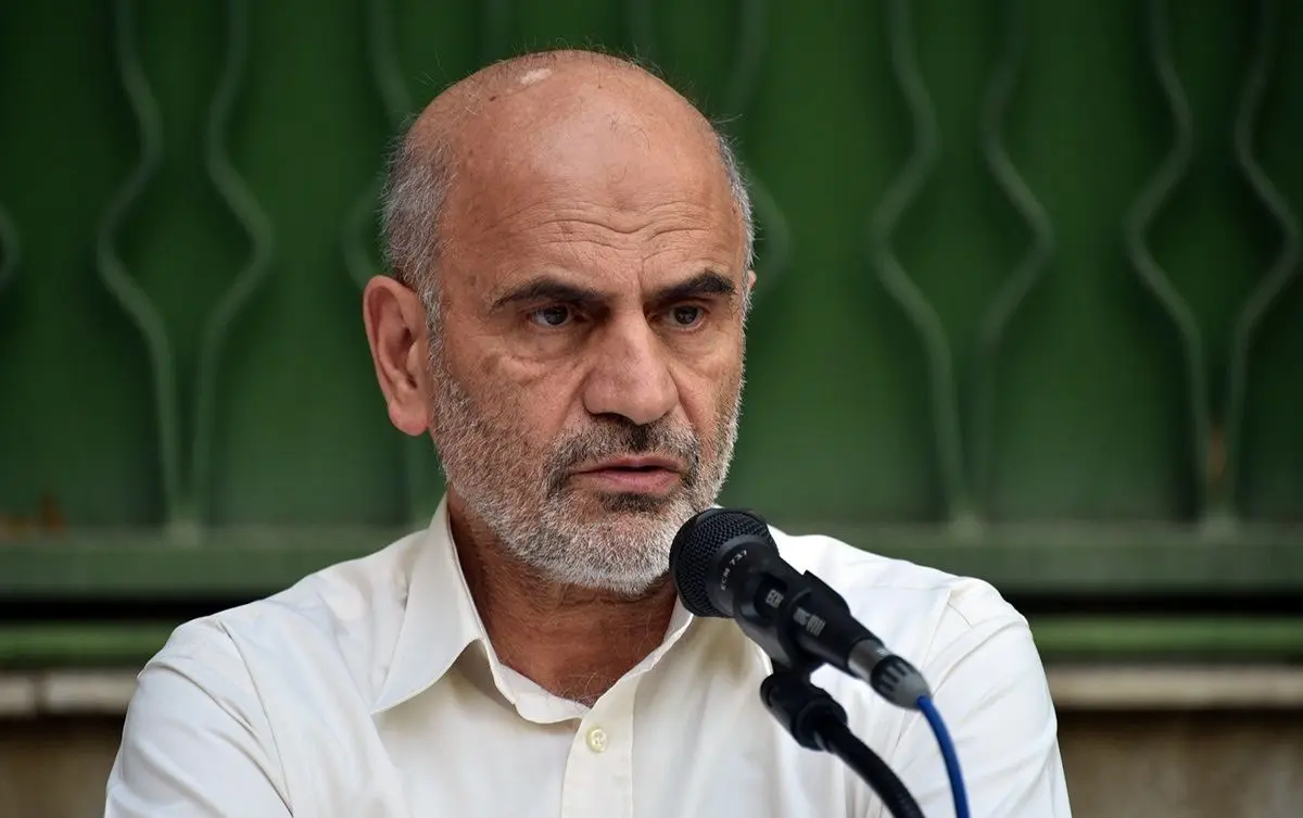 فرشاد مومنی: ساخت خانه و ورزشگاه توسط چین، تلخ و غم انگیز است