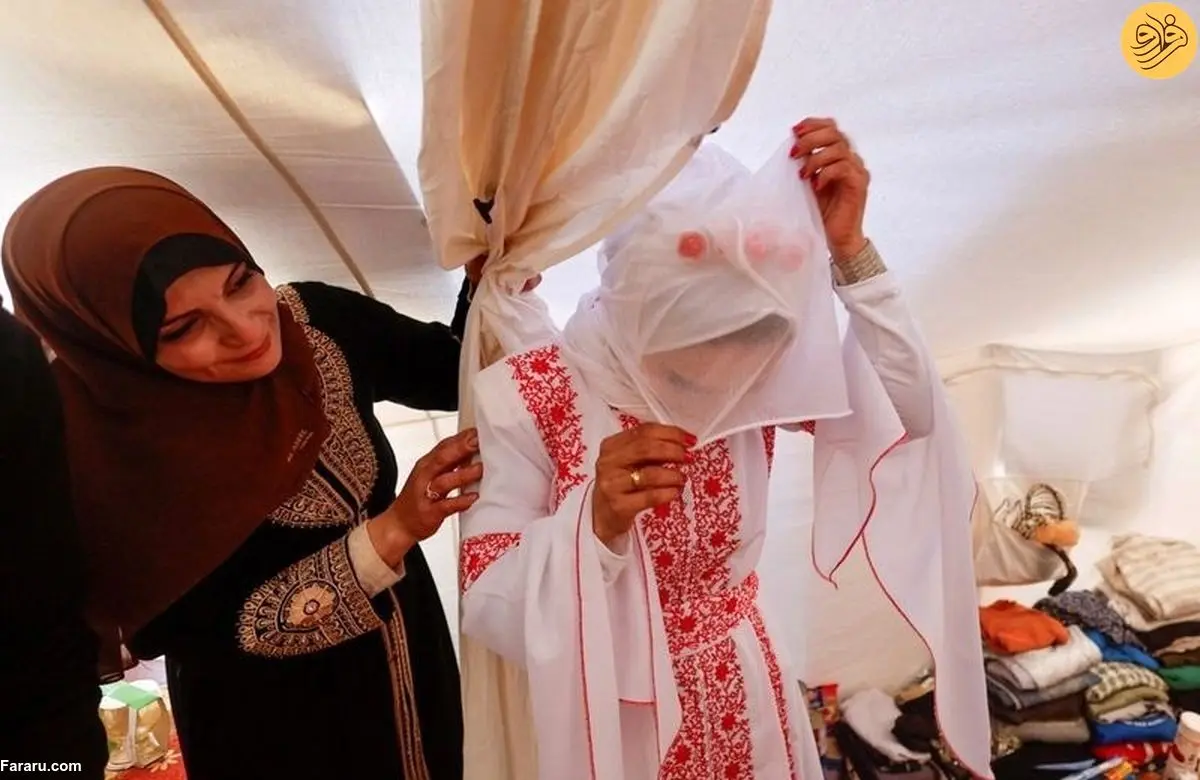 (ویدئو) جشن عروسی زوج جنگ‌زده در چادر